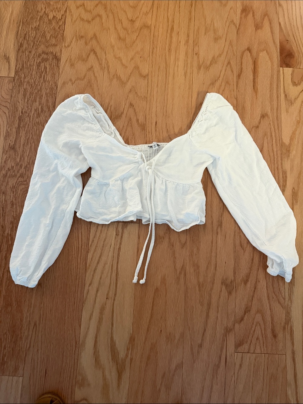 La Hearts White Tie-Front Long Sleeve Cropped Top